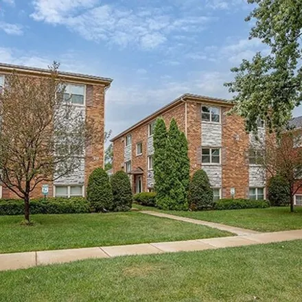 Rent this 2 bed apartment on 16 North Garfield Street in Lombard, IL 60148