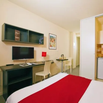 Image 5 - 14 Rue Claude Bernard, 26000 Valence, France - Apartment for rent