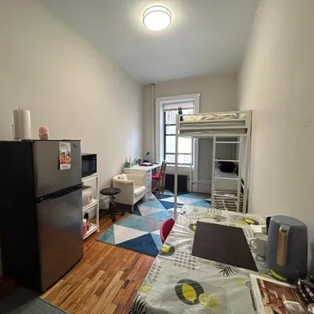 Rent this studio townhouse on 318 West 106th Street in New York, NY 10025