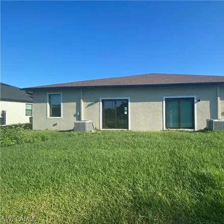 Image 5 - 400 Grant Boulevard, Lehigh Acres, FL 33974, USA - House for rent