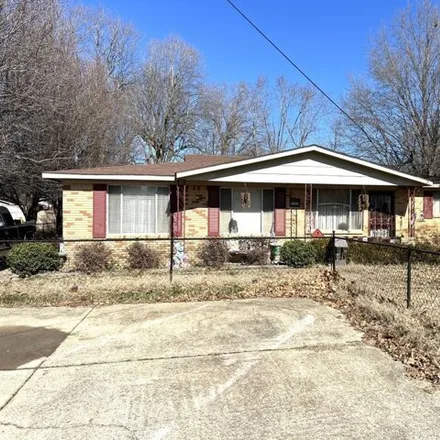 Buy this 4 bed house on 2048 South Avenue in Kennett, MO 63857