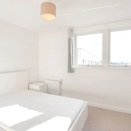 Rent this 2 bed apartment on Bessemer Place in London, SE10 0GL