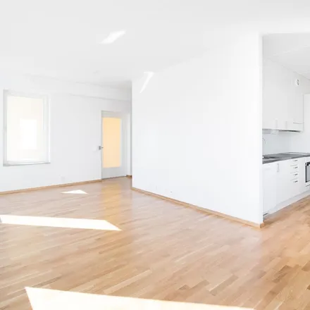 Rent this 3 bed apartment on Södra Belltorpsvägen in 702 73 Marieberg, Sweden