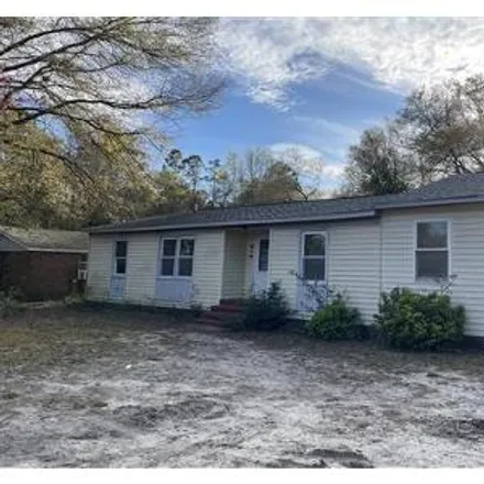 Buy this 3 bed house on 2764 Worth Drive in Wilmington, NC 28412