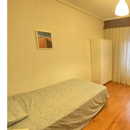 Rent this 4 bed room on Ramón y Cajal in Avenida Enekuri / Enekuri etorbidea, 48014 Bilbao