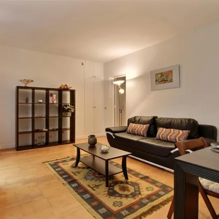 Image 5 - 43 Rue Godot de Mauroy, 75009 Paris, France - Apartment for rent