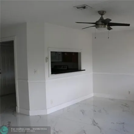 Image 3 - 2113 Discovery Circle West, Crystal Lake, Deerfield Beach, FL 33442, USA - Townhouse for rent
