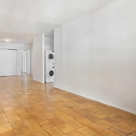 Image 4 - La Premier, West 55th Street, New York, NY 10019, USA - Apartment for rent