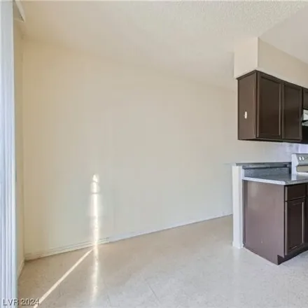 Image 4 - 2213 East Owens Avenue, Las Vegas, NV 89101, USA - Apartment for rent