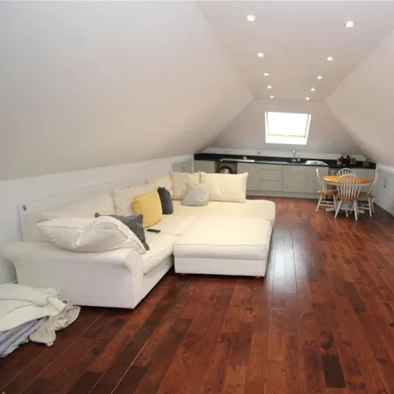 Image 3 - The Heath, East Malling, ME19 6JL, United Kingdom - Apartment for rent