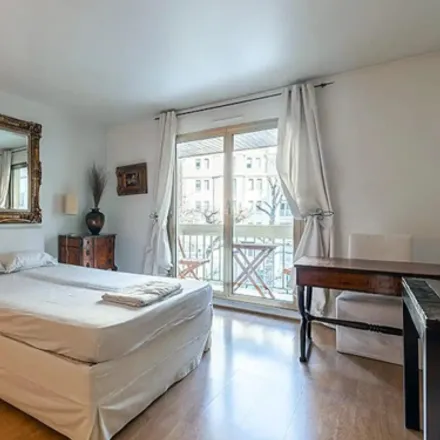 Image 3 - 38 Avenue Marceau, 75008 Paris, France - Apartment for rent
