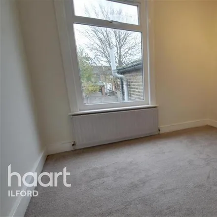 Image 5 - Windsor Road, Loxford, London, IG1 1HF, United Kingdom - Townhouse for rent