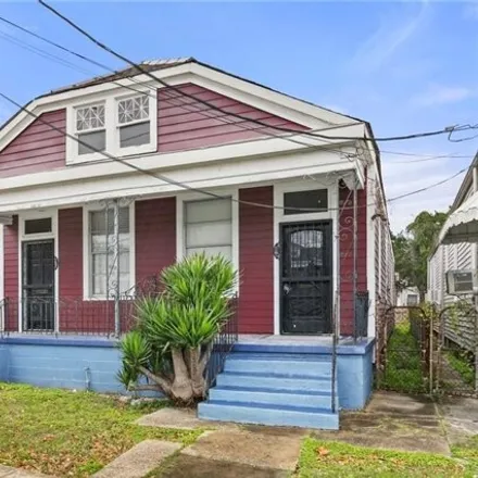 Buy this 6 bed house on 2551 Valence Street in New Orleans, LA 70115