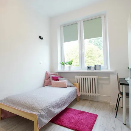 Rent this 3 bed room on Źródłowa 41 in 91-735 Łódź, Poland