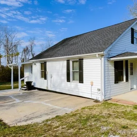 Buy this 2 bed house on 79 Poplar Avenue in Burnside, Pulaski County