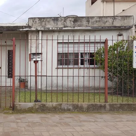 Buy this studio house on Avenida Vicente López 3110 in Quilmes Este, 1878 Quilmes