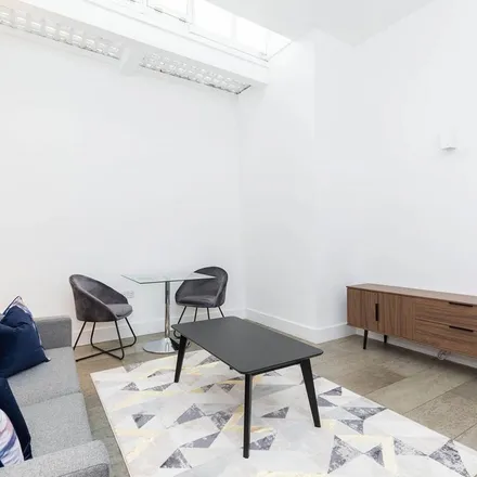 Rent this 1 bed apartment on tokyobike in 87-89 Tabernacle Street, London