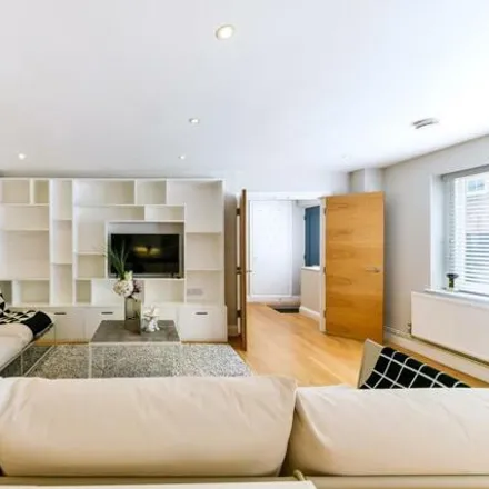 Image 3 - Warren Mews, London, W1T 6AN, United Kingdom - Townhouse for rent
