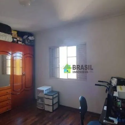 Buy this 3 bed apartment on Rua Cerro Azul in Santa Rosália, Poços de Caldas - MG