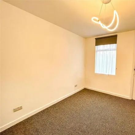 Image 9 - Portland Crescent, Manchester, Greater Manchester, M13 - Apartment for rent