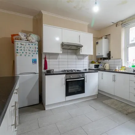 Image 2 - Back Spring Grove Walk, Leeds, LS6 1RR, United Kingdom - House for rent