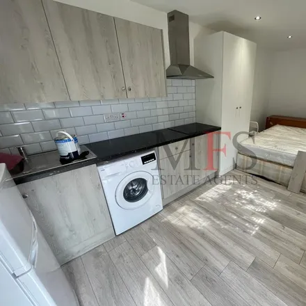Rent this studio apartment on Rectory Road in London, UB2 4EN