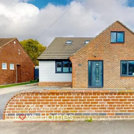 Buy this 4 bed house on Windsor Road in Barton-le-Clay, MK45 4NA