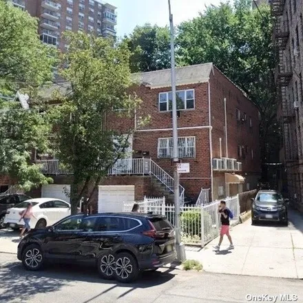 Buy this 7 bed house on 3846B Bailey Avenue in New York, NY 10463
