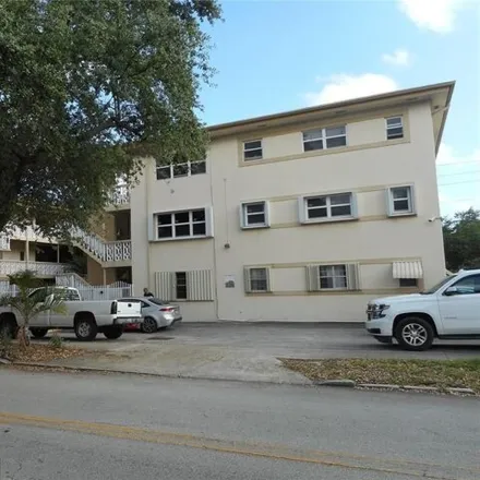 Buy this 2 bed condo on 509 South 20th Avenue in Hollywood, FL 33020