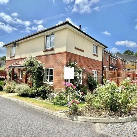 Buy this 3 bed house on Southdowns Rise in Havant, PO9 3EX