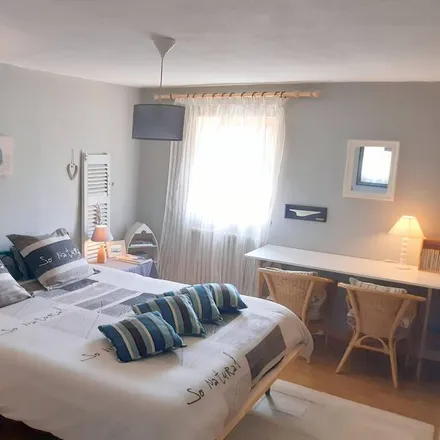 Rent this 1 bed house on 29430 Plounévez-Lochrist