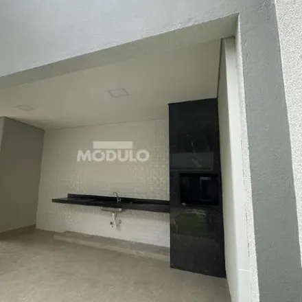 Buy this 3 bed house on Avenida Alexandrino Alves Vieira in Santa Rosa, Uberlândia - MG