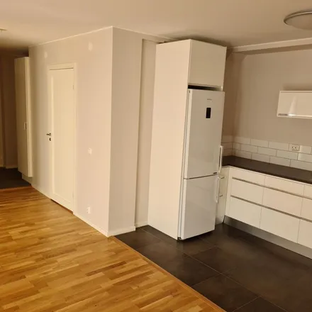 Rent this 2 bed apartment on Församlingen Fristaden in Lilla Norrgatan, 451 31 Uddevalla