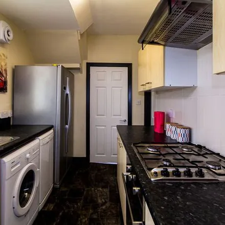 Rent this 5 bed apartment on 46 Ash Road in Leeds, LS6 3EZ