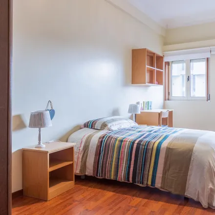 Rent this 3 bed room on Rua de Silva Porto in 4200-514 Porto, Portugal