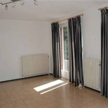 Rent this 2 bed apartment on Rue Guyaux in 5020 Namur, Belgium
