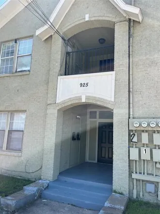 Rent this 1 bed house on 925 South Tyler Street in Dallas, TX 75208