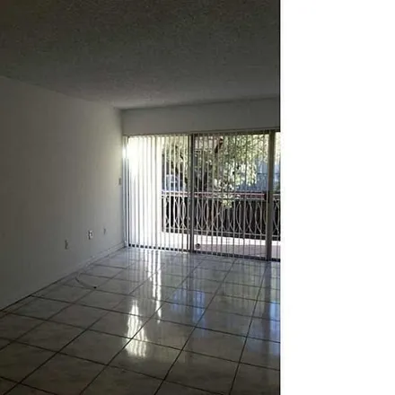 Image 6 - 7-Eleven, 1 West Flagler Street, Miami, FL 33128, USA - Apartment for rent