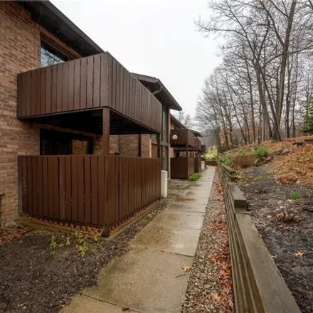 Image 2 - 6972 West Fitzwater Road, Brecksville, OH 44141, USA - Condo for sale