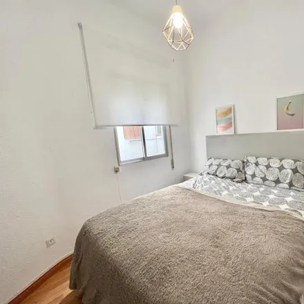 Rent this 1 bed apartment on Madrid in Calle de Raimundo Fernández Villaverde, 23