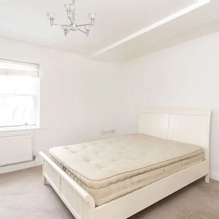 Rent this 2 bed apartment on The Mount School (York) in Dalton Terrace, York