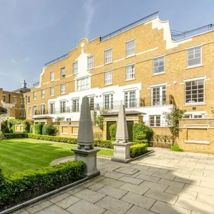 Rent this 3 bed house on Bessborough Place in London, SW1V 3SG