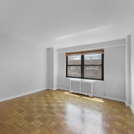 Image 6 - 315 E 65th St Apt 8D, New York, 10065 - Apartment for sale