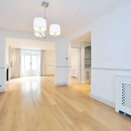 Image 2 - 146 Praed Street, London, W2 1BA, United Kingdom - Apartment for rent