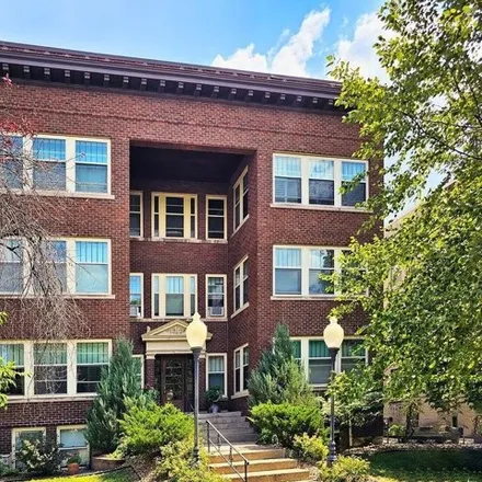 Buy this studio condo on 1913 Dupont Avenue South in Minneapolis, MN 55403