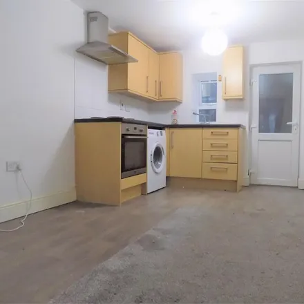 Rent this 1 bed apartment on Buxton Road in Luton, LU1 1RE