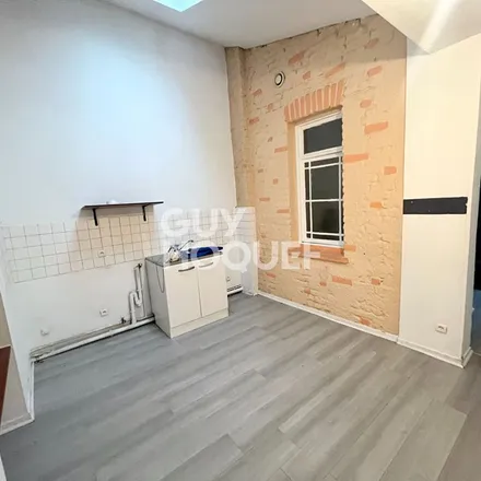 Rent this 1 bed apartment on 86 Rue du Vauxhall in 62100 Calais, France