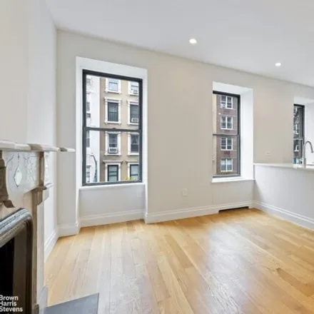 Rent this 1 bed condo on 351 East 58th Street in New York, NY 10022