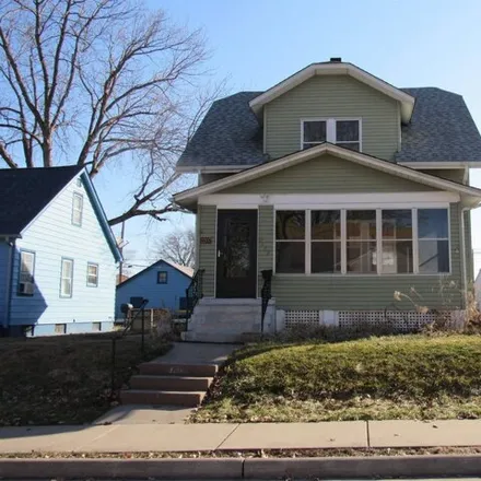 Rent this 3 bed house on 1777 West Lombard Street in Davenport, IA 52804