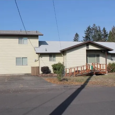 Buy this 5 bed house on 5218 B Street in Springfield, OR 97478